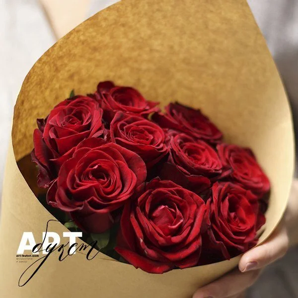Букет из 9 красных роз (40 см)