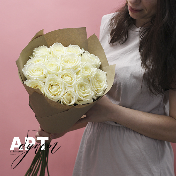 15 белых роз (70 см)